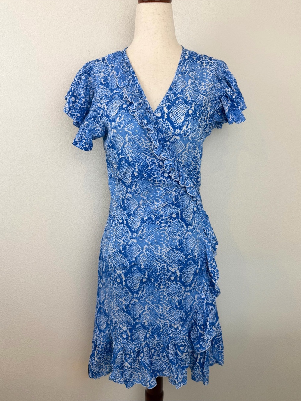 Feather & Find Boutique Blue Snakeskin Print Short Sleeve Wrap Dress Size Small
